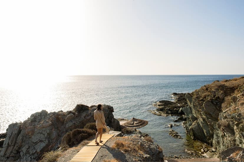 With a gate to the sea