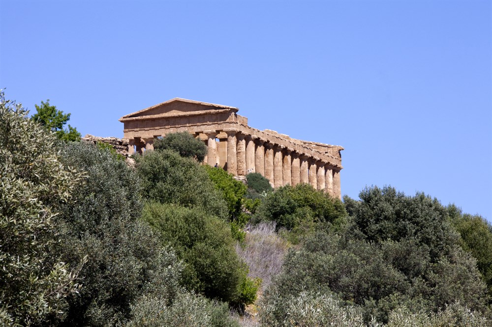 img:https://www.thethinkingtraveller.com/Media/Resized/SICILY%20local%20areas/Agrigento/1000/Think_Sicily_Agrigento_cc%20(1).jpg