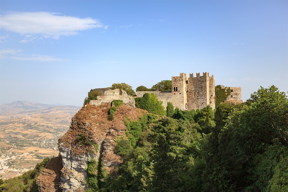 img:https://www.thethinkingtraveller.com/Media/Resized/SICILY%20local%20areas/Erice/1000/TTT_Sicily_Erice_Venere_Castle_AUG21-IMG_8110.jpg