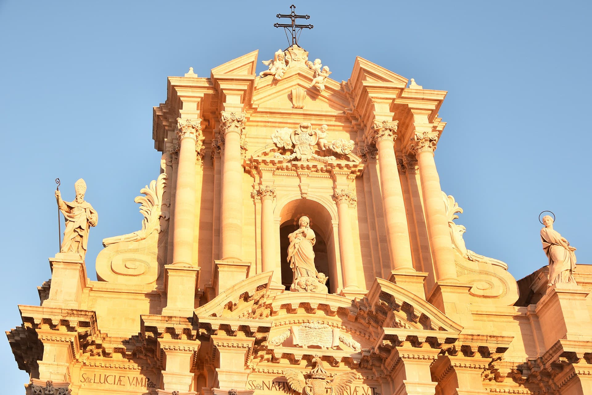 Syracuse Travel Guide