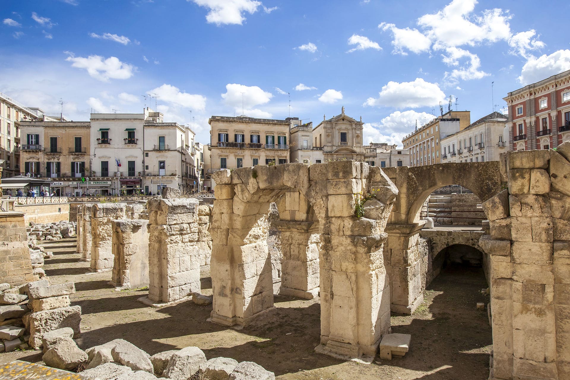 img:https://www.thethinkingtraveller.com/media/Blog%20Images/18%20FEB%202025/20%20best%20things%20to%20do%20in%20Puglia/Lecce.jpg