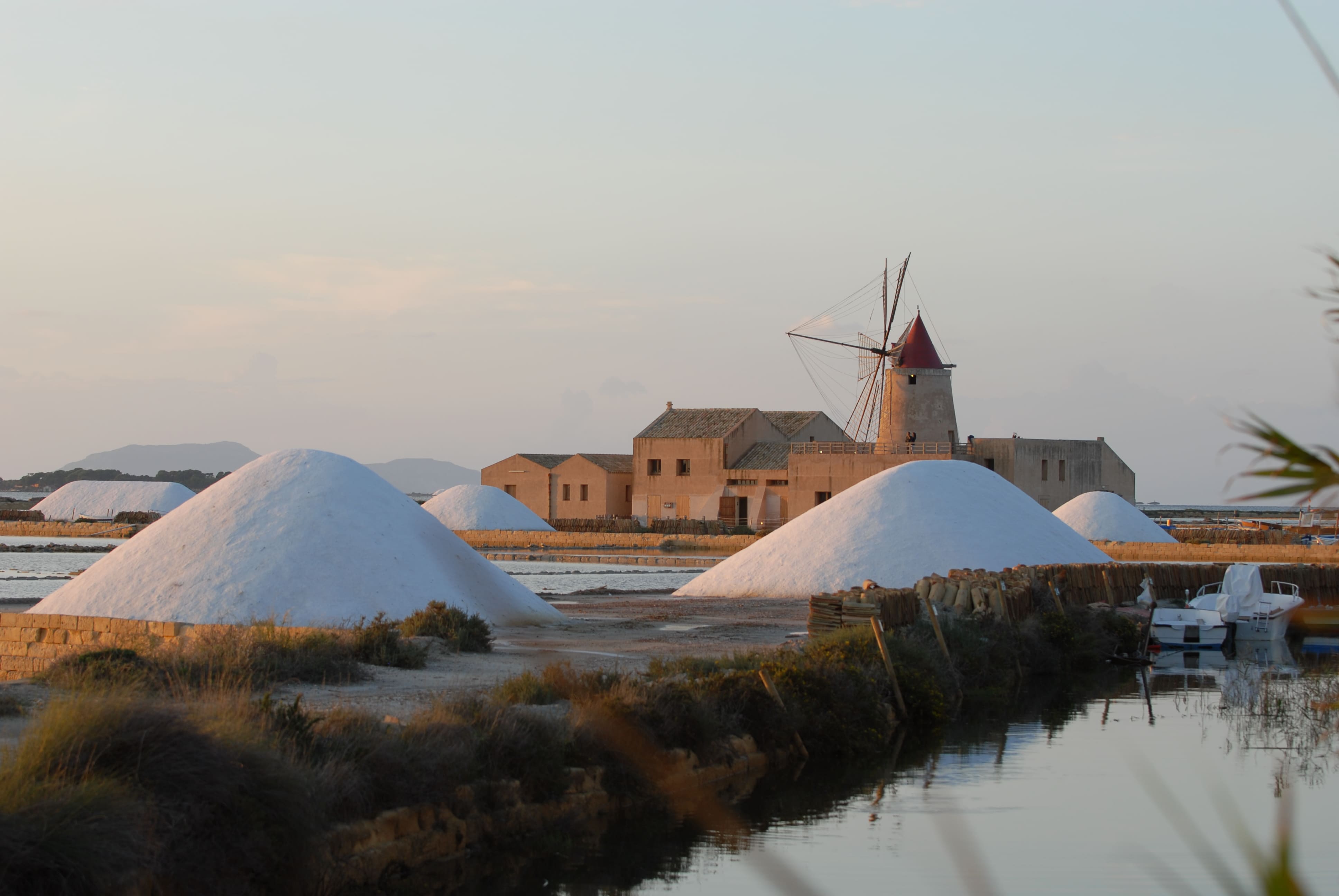 img:https://www.thethinkingtraveller.com/media/Blog%20Images/New%20Folder(4)/Saltpans.jpg