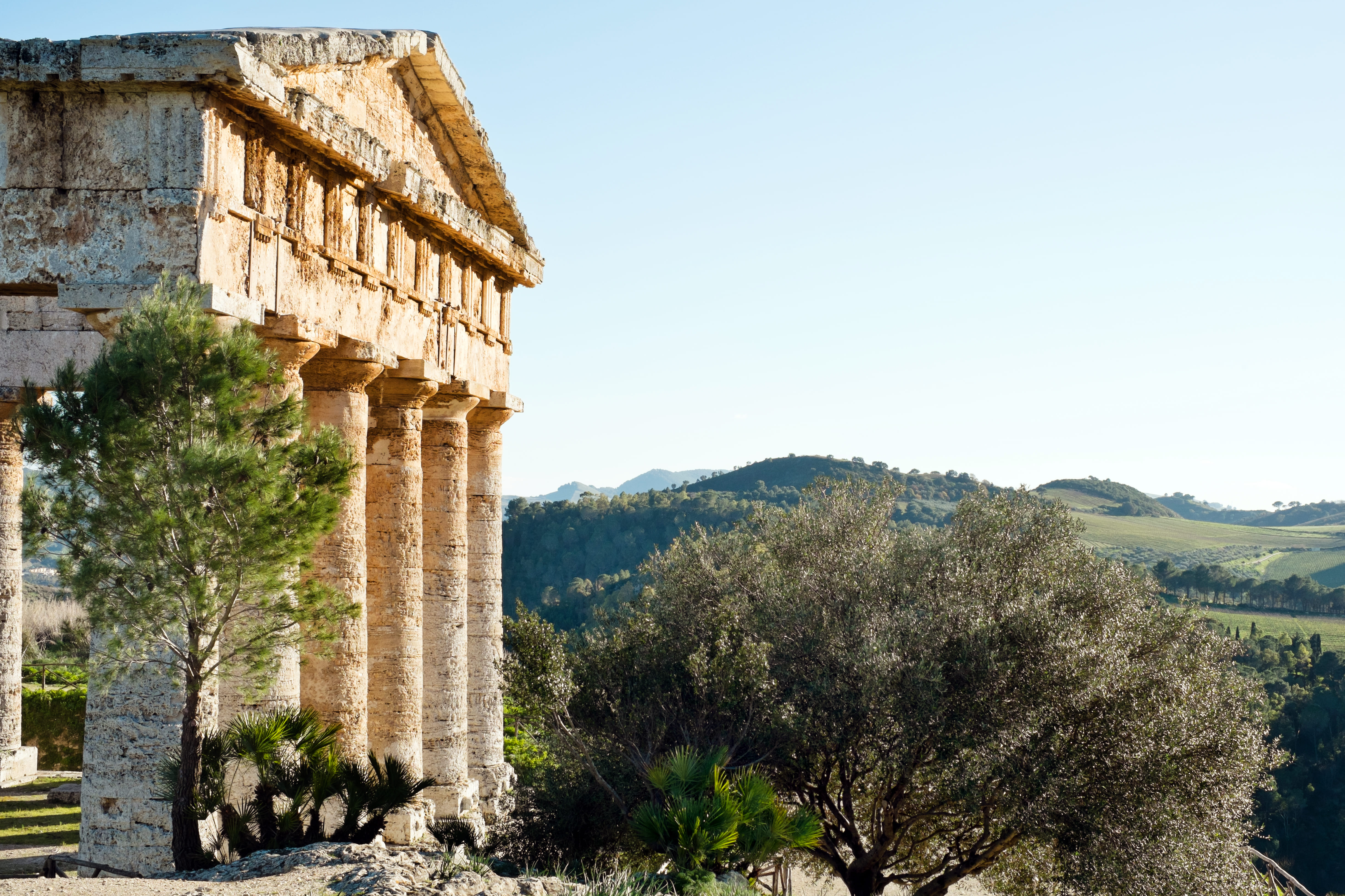 img:https://www.thethinkingtraveller.com/media/Blog%20Images/New%20Folder(4)/Temple%20of%20Segesta.jpg