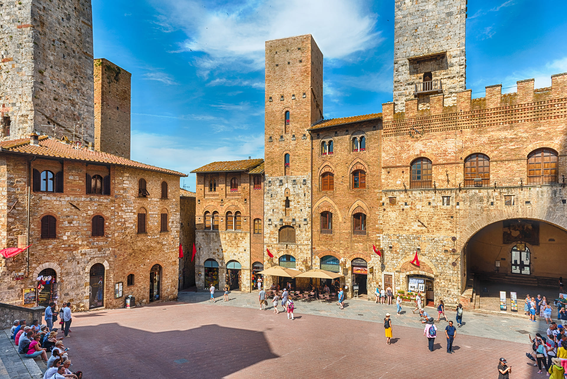 img:https://www.thethinkingtraveller.com/media/Blog%20Images/New%20Folder(8)/San%20Gimignano/Historical%20Overview.jpg