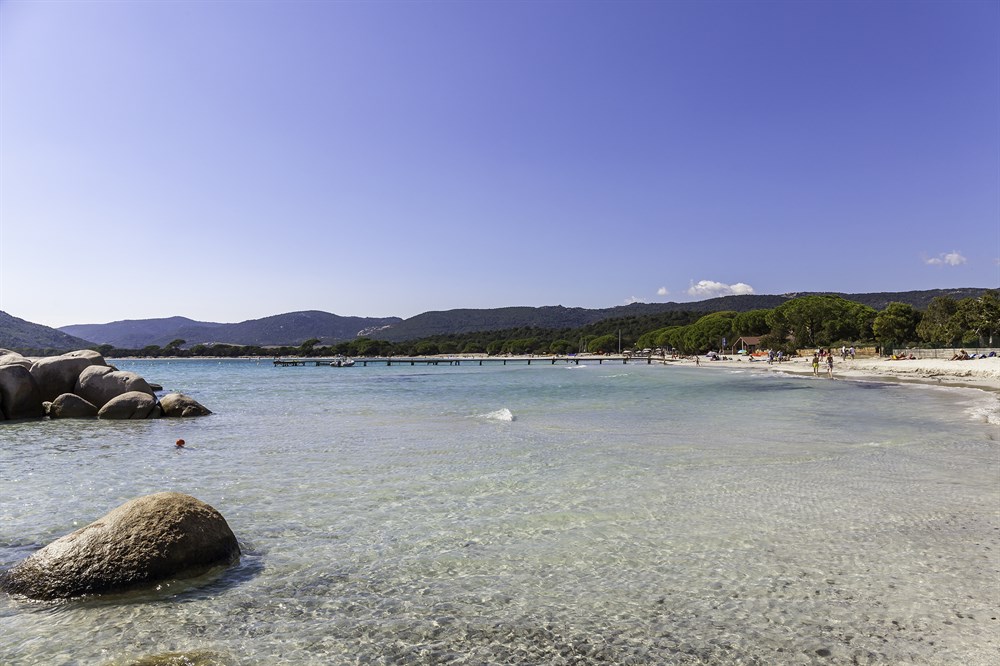 img:https://www.thethinkingtraveller.com/media/Resized/Corsica%20various/Beaches/Santa%20Giulia%20Beach/1000/Think_Corsica_Spiaggia_di_Santa_Giulia_LR_11.jpg