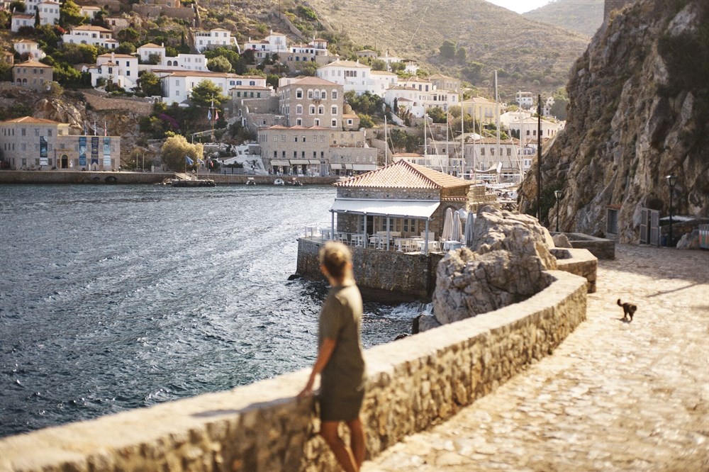 img:https://www.thethinkingtraveller.com/media/Resized/Greece%20Local%20Areas/Hydra/1000/SA_231229.jpg