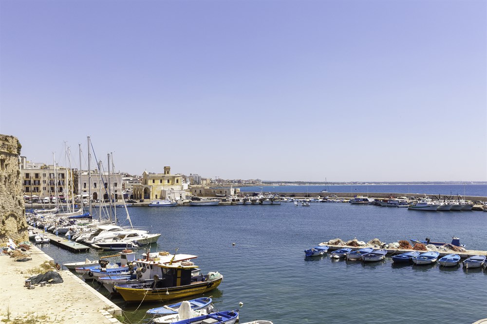 img:https://www.thethinkingtraveller.com/media/Resized/PUGLIA%20local%20areas/Gallipoli/1000/Think_Puglia_Gallipoli_luglio_16_LR_05.jpg