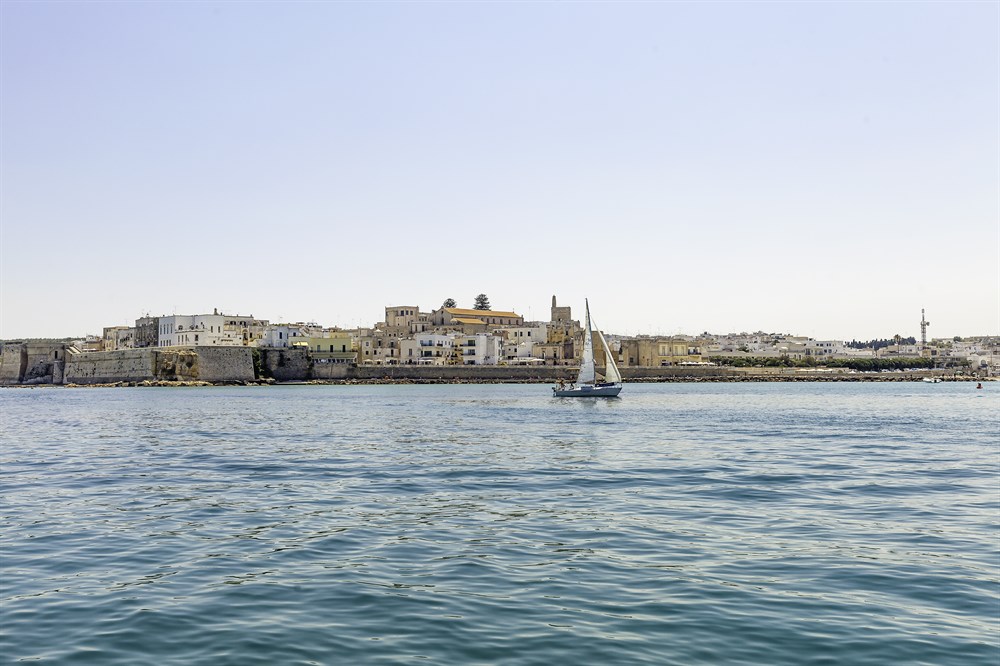 img:https://www.thethinkingtraveller.com/media/Resized/PUGLIA%20local%20areas/Tommy%20the%20Gozzo/1000/Think_Puglia_Gozzo_Tommy_Otranto_29.jpg