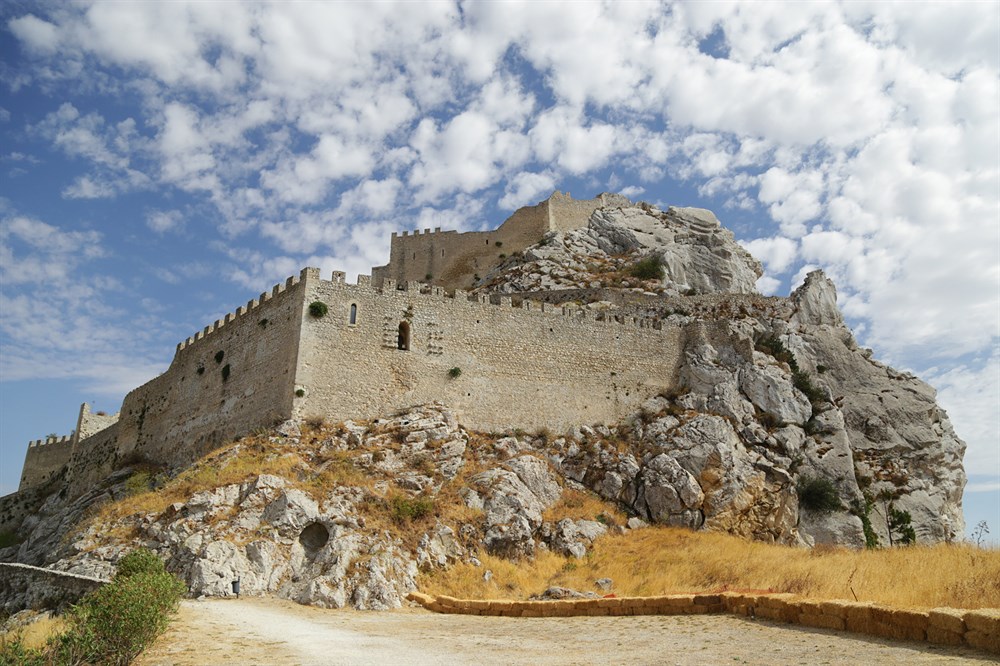 img:https://www.thethinkingtraveller.com/media/Resized/SICILY%20local%20areas/Castles%20Slideshow/1000/shutterstock_1415268440.jpg