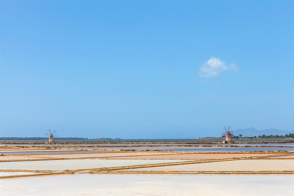 img:https://www.thethinkingtraveller.com/media/Resized/SICILY%20local%20areas/Saltpans%20Trapani/1000/TTT_Sicilia_Saline_Marsala_JULY_17_06.jpg