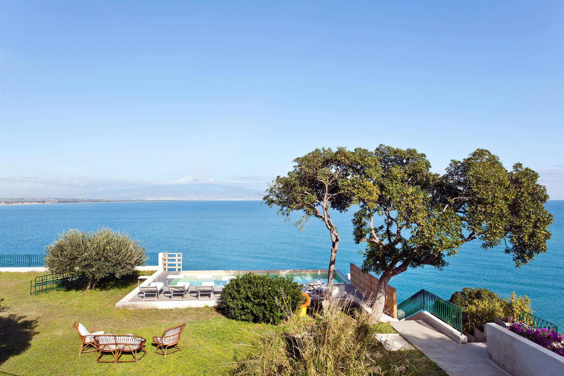 Baia Del Riccio Villas In Sicily The Thinking Traveller